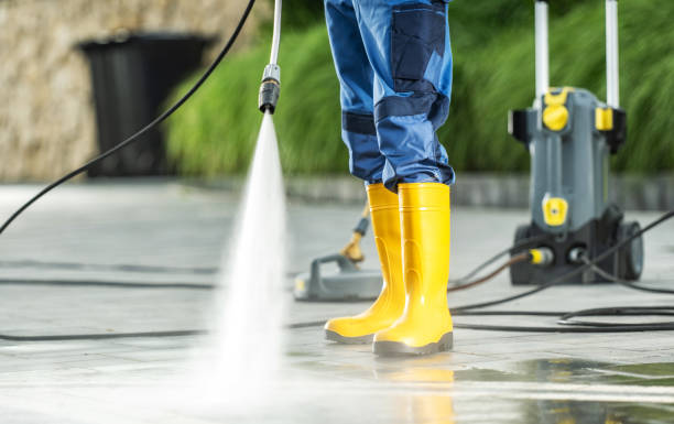 Best Deck Pressure Washing  in Tamiami, FL